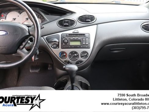 Used 2003 Ford Focus ZX3 Hatchback FWD image 10