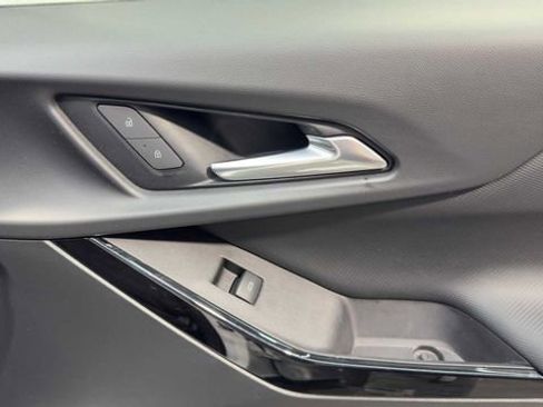 Used 2025 Chevrolet Equinox LT w/ Safety and Technology Package image 15