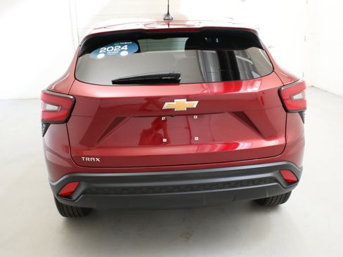 Used 2024 Chevrolet Trax LS FWD image 8