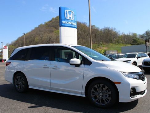 New 2026 Honda Odyssey Touring image 6