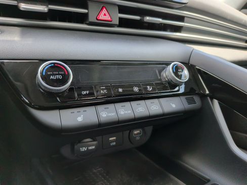 Used 2021 Hyundai Elantra SEL w/ Convenience + Premium Package FWD image 17