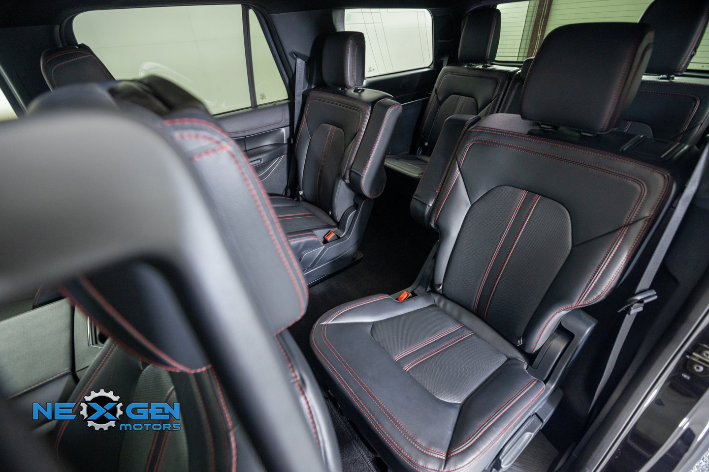 Used 2024 Ford Expedition Limited AWD/4WD image 36