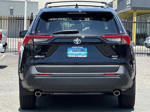 Used 2025 Toyota RAV4 XLE Premium image 6