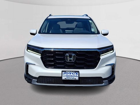 Certified 2023 Honda Pilot Touring image 3