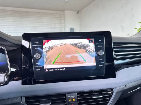 Used 2025 Volkswagen Jetta SE image 17