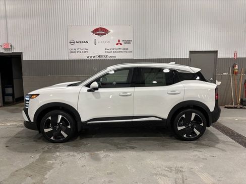 New 2025 Nissan Kicks SR image 7