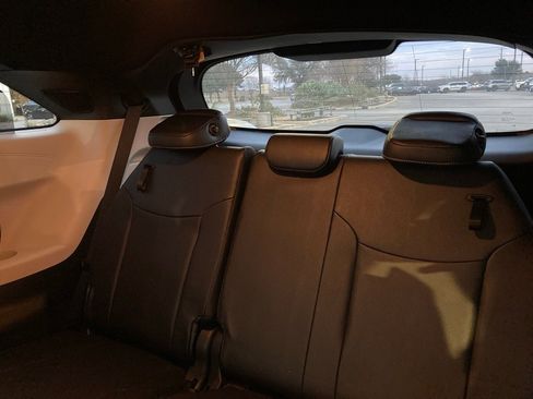 Used 2025 Toyota Sienna Limited image 12