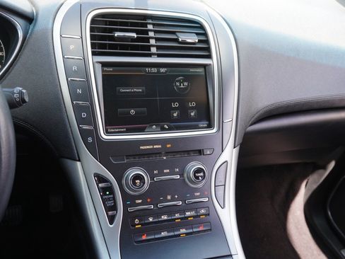 Used 2016 Lincoln MKX Premiere w/ Cargo Accessories Package FWD image 16