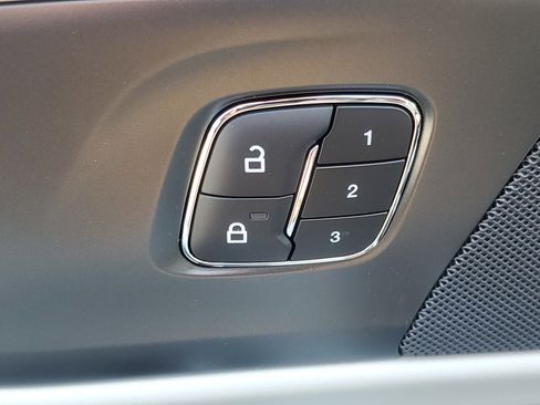 New 2026 Lincoln Nautilus Premier image 9