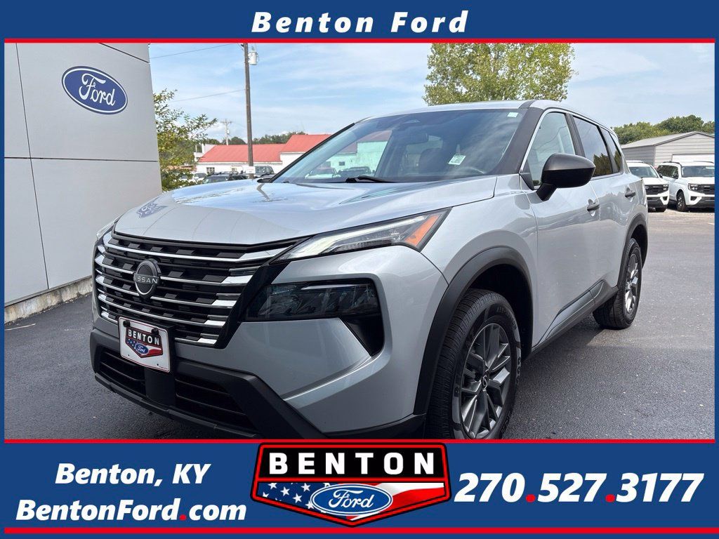 Used 2024 Nissan Rogue S FWD image 1