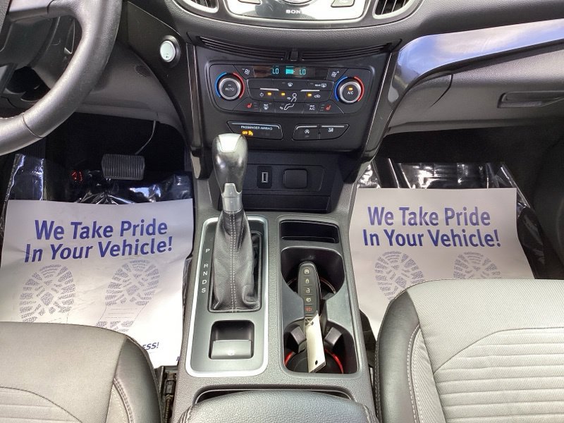 Used 2017 Ford Escape Titanium AWD/4WD image 29