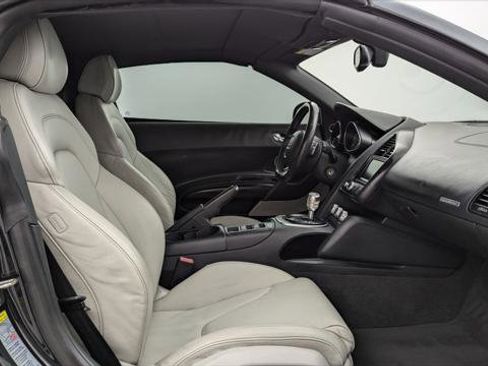 Used 2011 Audi R8 V10 w/ Enhanced Leather Pkg image 14