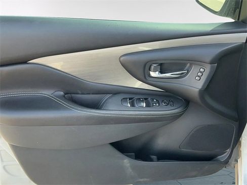 Used 2018 Nissan Murano SL image 12