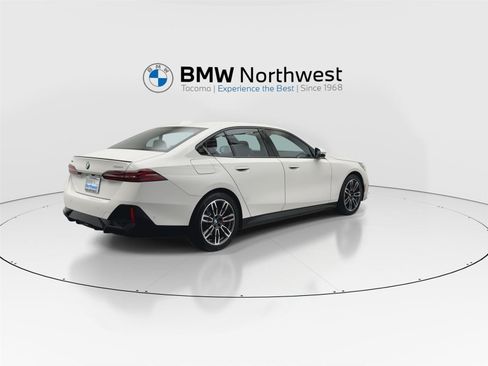 Used 2025 BMW 530i xDrive w/ M Sport Package image 3