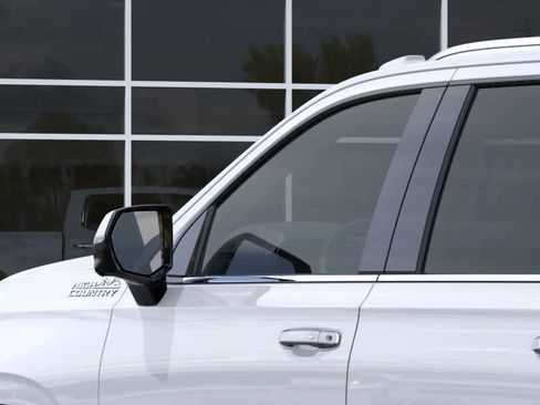 New 2026 Chevrolet Suburban High Country AWD/4WD image 12