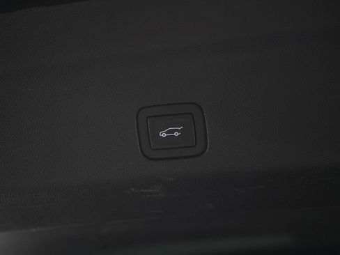 Used 2023 Chevrolet Suburban LT w/ Luxury Package AWD/4WD image 18