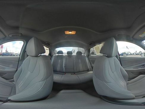 Used 2025 Hyundai Elantra SEL FWD image 43