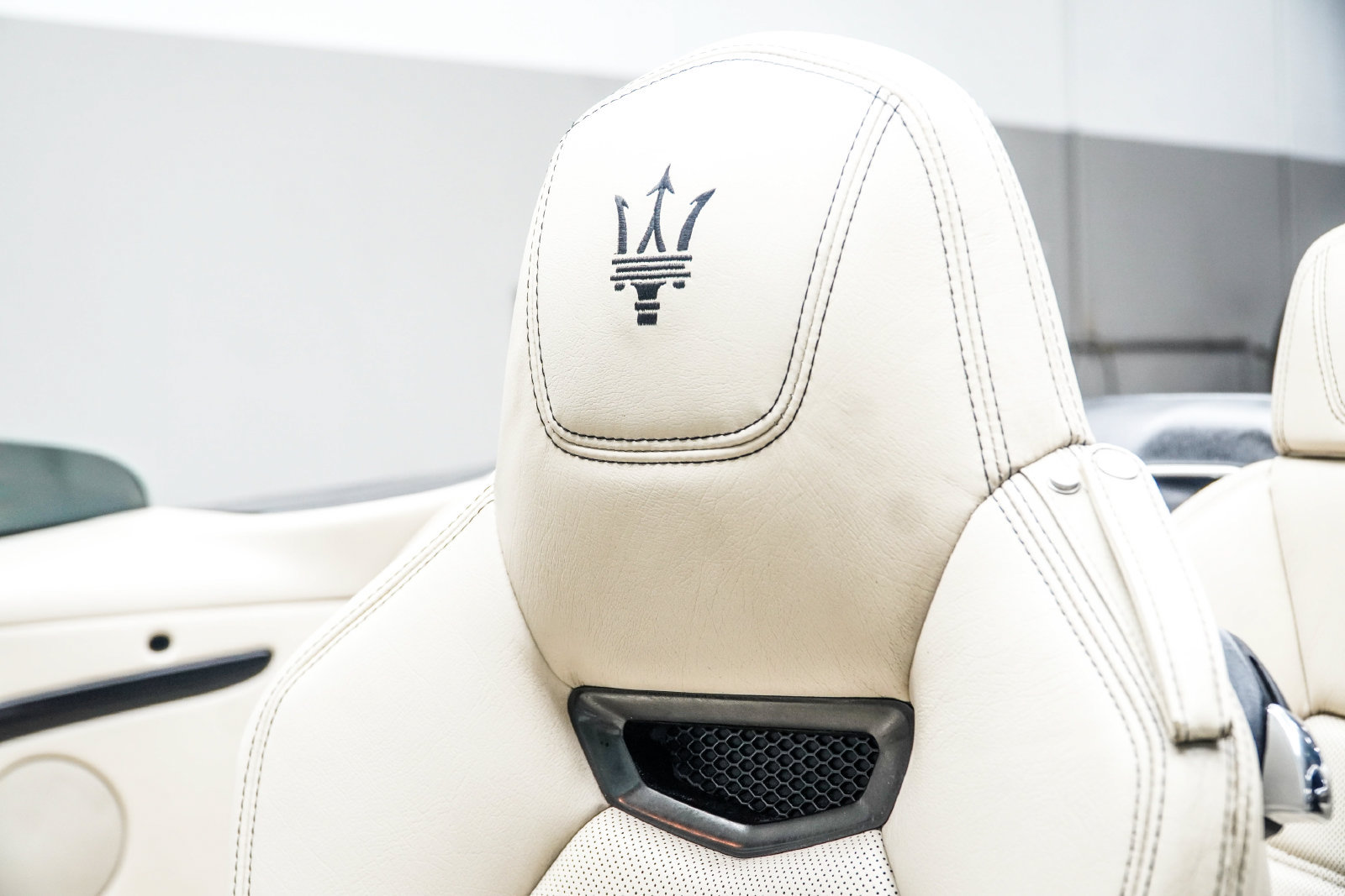 Used 2017 Maserati GranTurismo Sport RWD image 36