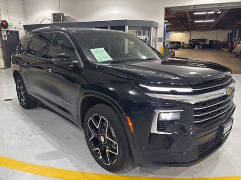 Used 2025 Chevrolet Traverse High Country w/ LPO, Floor Liner Package image 4