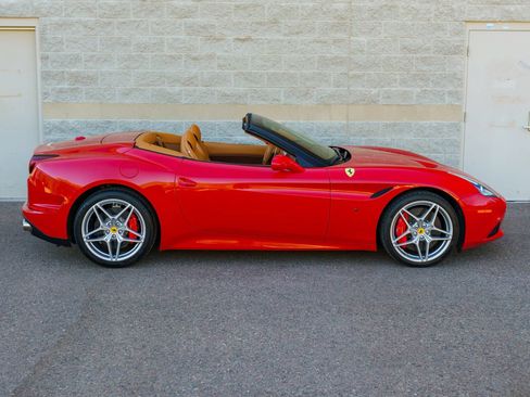 Used 2015 Ferrari California T RWD image 26