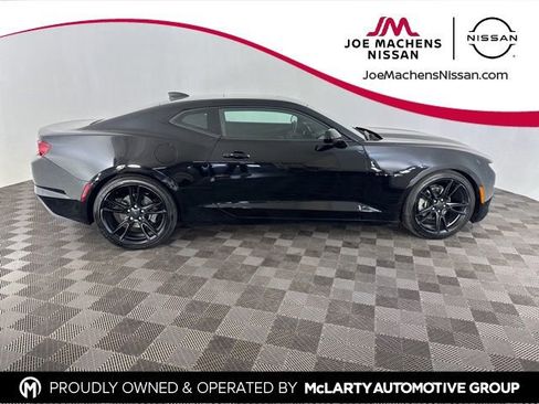 Used 2022 Chevrolet Camaro LT w/ Technology Package image 4