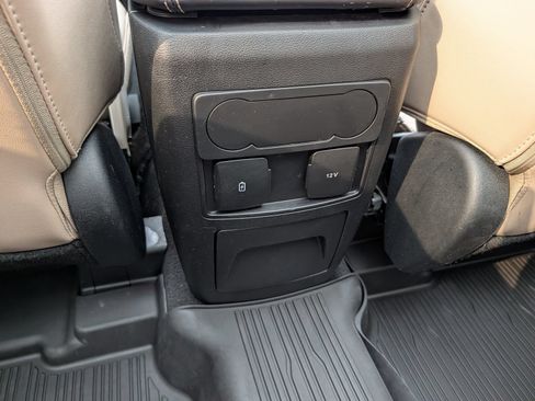 Used 2024 Ford Explorer XLT w/ Equipment Group 202A AWD/4WD image 21