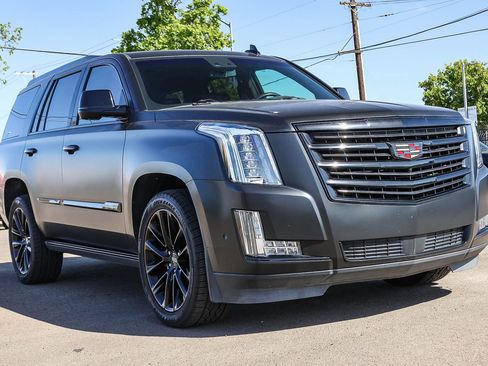 Used 2019 Cadillac Escalade Platinum w/ Escalade Sport Edition image 3
