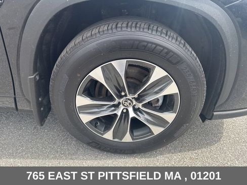 Used 2025 Toyota Highlander XLE AWD/4WD image 34