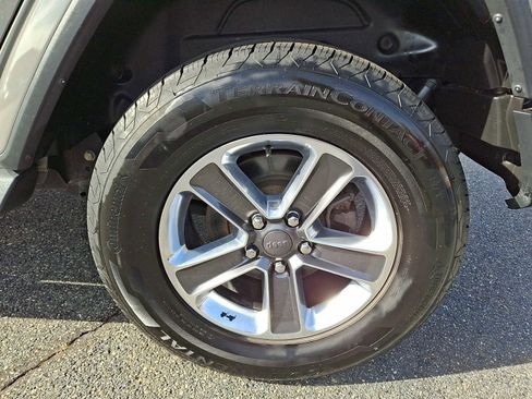 Used 2018 Jeep Wrangler Unlimited Sahara image 8