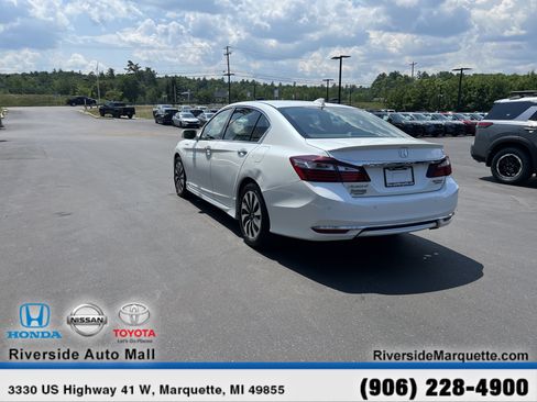 Used 2017 Honda Accord Touring image 6