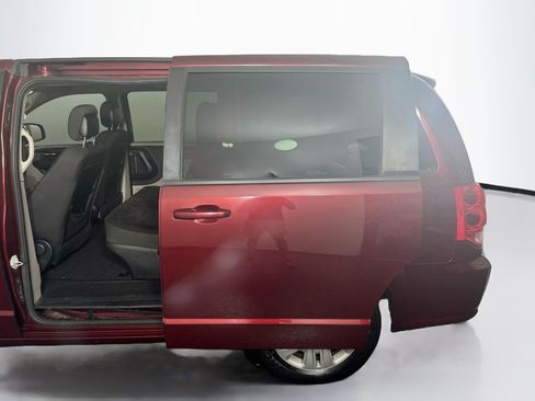 Used 2018 Dodge Grand Caravan SE FWD image 24