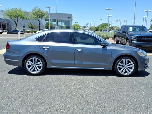 Used 2018 Volkswagen Passat 2.0T SE FWD image 8