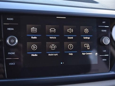 Certified 2022 Volkswagen Taos SE image 13