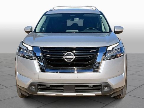 Used 2023 Nissan Pathfinder SL image 3
