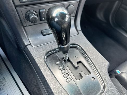 Used 2004 Ford Thunderbird image 16