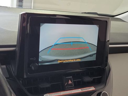 Used 2025 Toyota Corolla LE FWD image 29