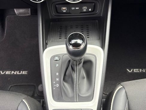 Used 2024 Hyundai Venue Limited FWD image 19