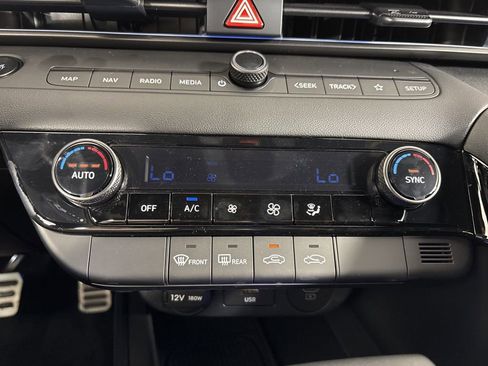 New 2025 Hyundai Elantra SEL FWD image 27