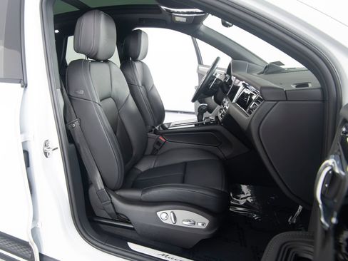 Certified 2026 Porsche Macan S AWD/4WD image 37
