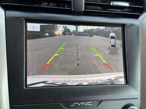 Used 2019 Ford Fusion SE image 4