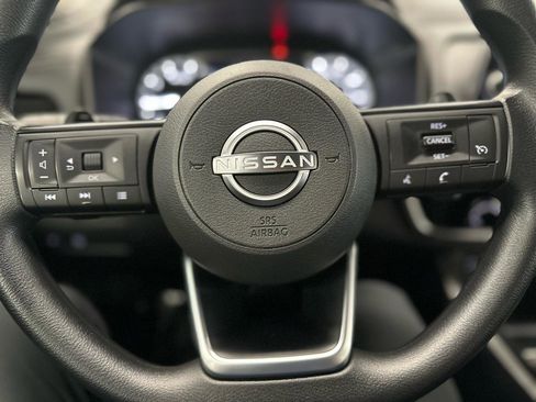 Used 2024 Nissan Rogue S AWD/4WD image 21