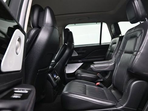Used 2023 Lincoln Aviator Reserve w/ Equipment Group 201A AWD/4WD image 11