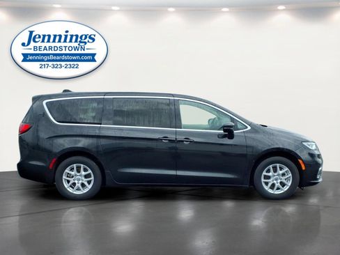 Used 2023 Chrysler Pacifica Touring-L FWD image 27