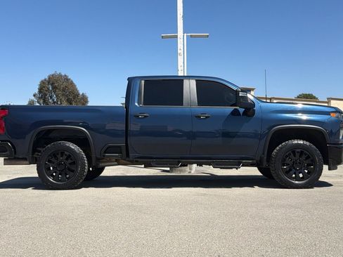 Used 2022 Chevrolet Silverado 2500 Custom w/ Custom Convenience Package AWD/4WD image 3