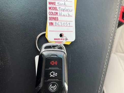 Used 2016 Ford Explorer Platinum image 47