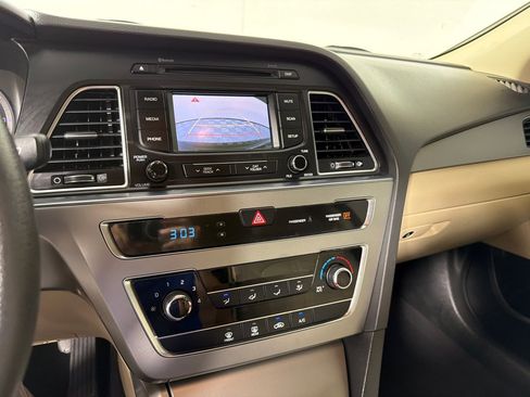 Used 2015 Hyundai Sonata SE w/ Option Group 09 FWD image 14