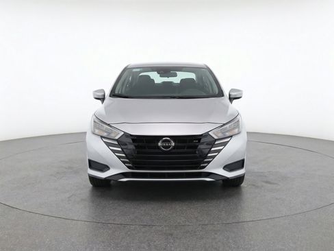 Used 2025 Nissan Versa SV image 2