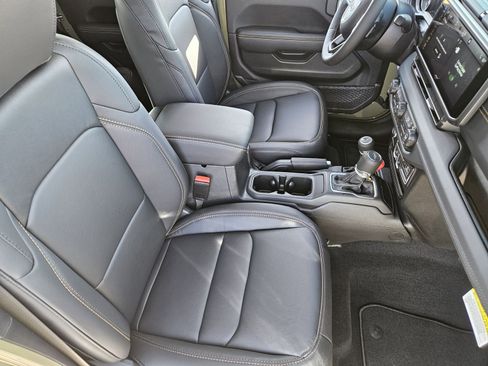 New 2026 Jeep Gladiator Sport AWD/4WD image 17