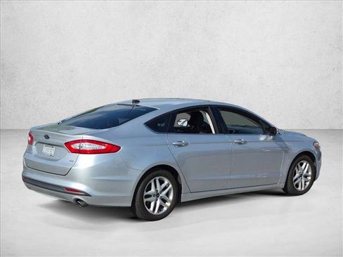 Used 2016 Ford Fusion SE FWD image 5