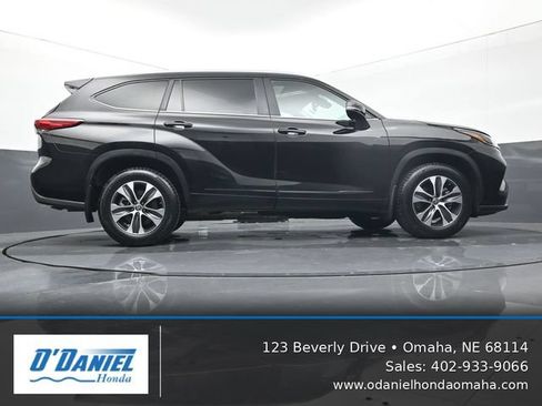 Used 2023 Toyota Highlander XLE AWD/4WD image 13
